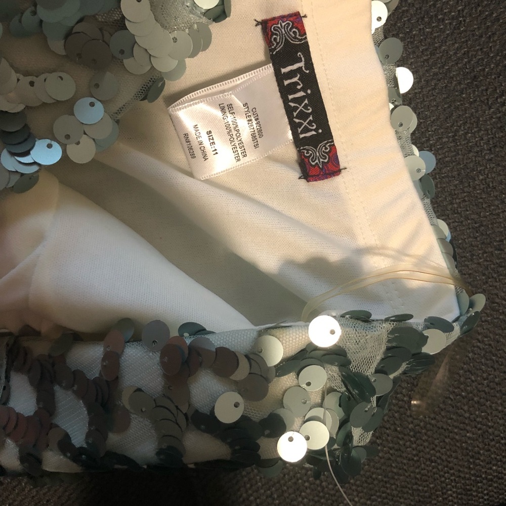 Dress - Picture 3 of 3